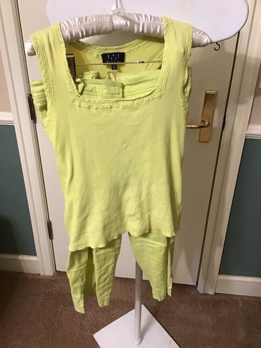 David Meister Lime Sleeveless Knit Top and To The Max Knee-Length Linen Pants